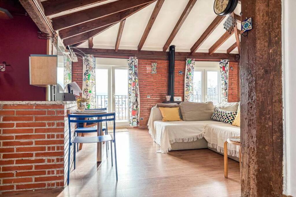 Appartamento Acogedor Loft Con Vistas A La Ciudad Santander Esterno foto
